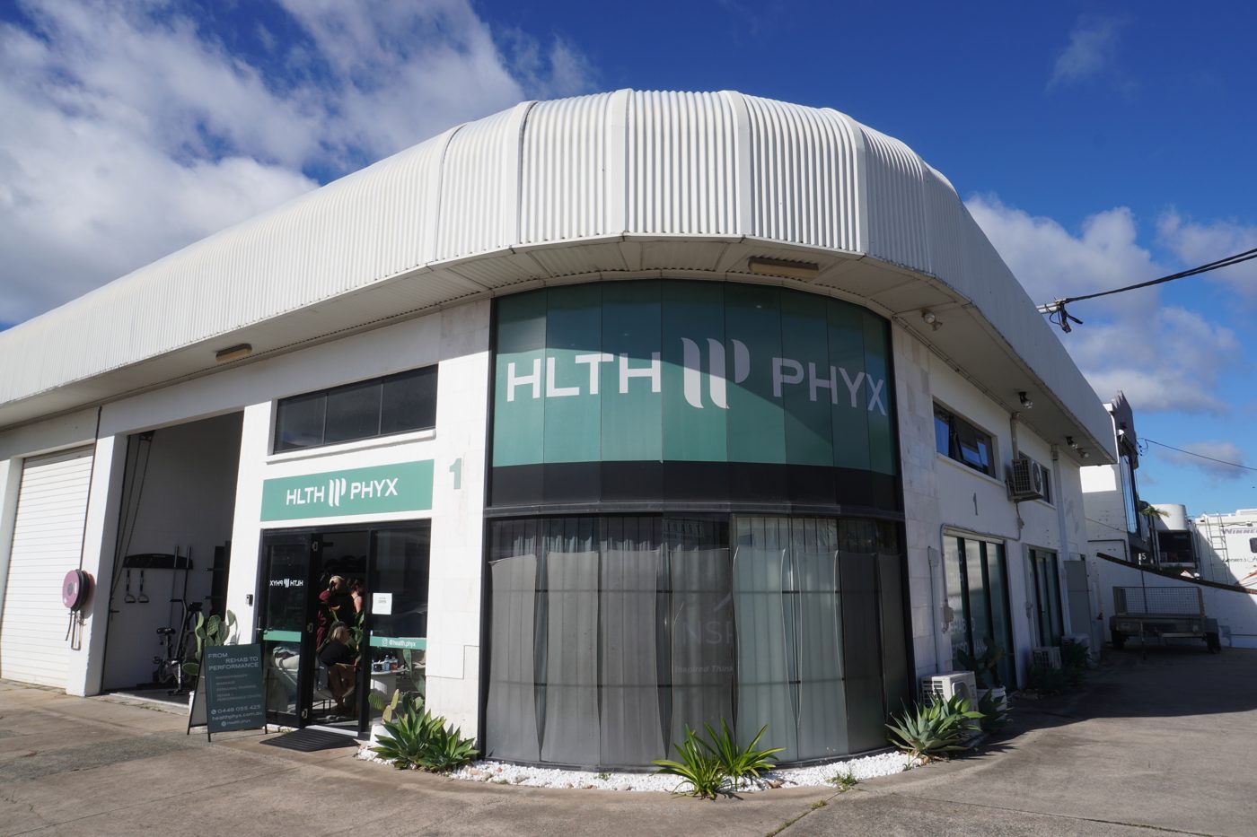 Exterior of Health Phyx, home of the Rise Rehab Group Burleigh Heads clinic